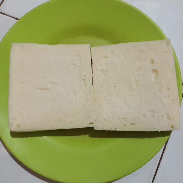 Lalu tutup dengan roti kembali.