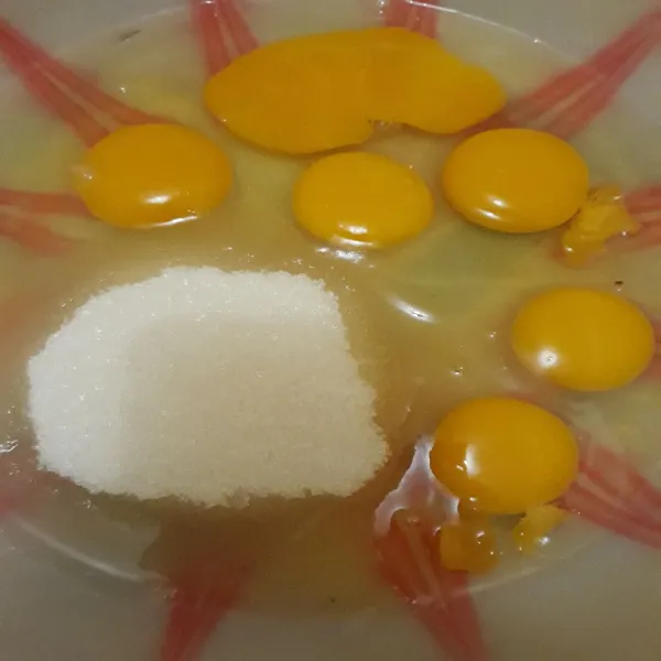 Siapkan telur,gula dan SP.