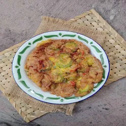 telur dadar pare pedas