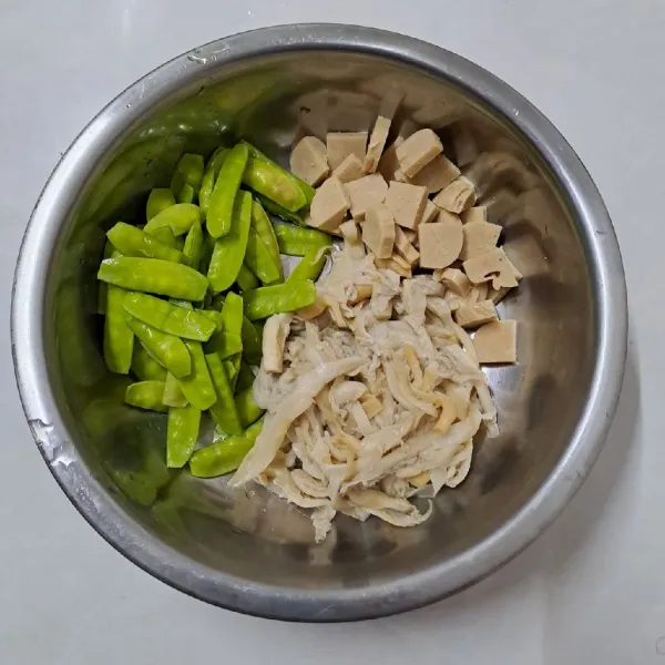 Siapkan bahan.