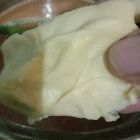 Masukkan durian satu persatu masak kembali hingga kuah agak menyusut.