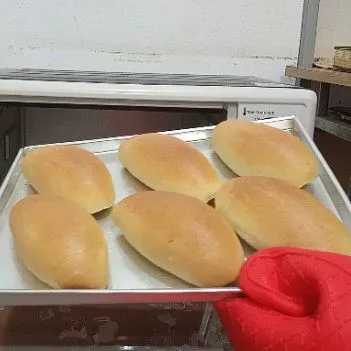 Oven disuhu 200 derajat celcius pakai api atas bawah selama 20 menit.
