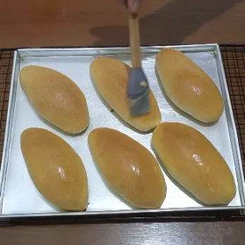 Setelah matang langsung oles dengan margarin.