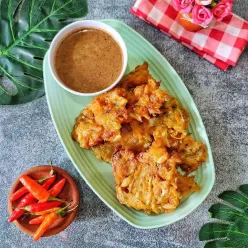 Bakwan Sayur Saus Kacang