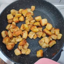 Masak hingga kuning keemasan, angkat.