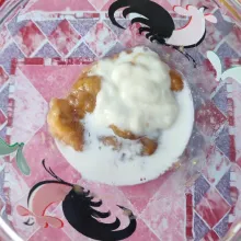 Tambahkan yogurt dan susu cair, aduk rata.