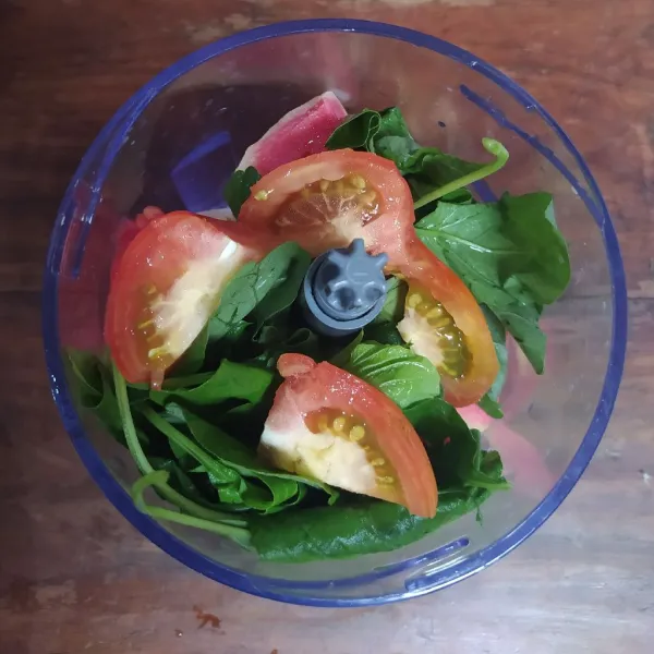 Resep Smoothies Jambu Bayam Tomat Sederhana Rumahan di Yummy App