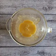 Proses blender hingga halus. Tuang ke dalam gelas lalu sajikan.