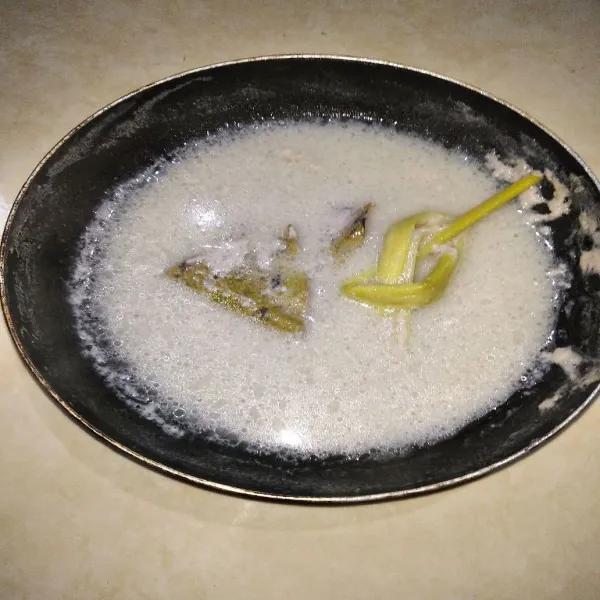 Siapkan  bahan areh, masak hingga matang
