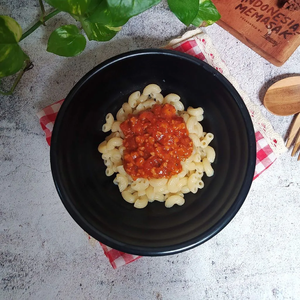 Macaroni With Bolognese Sauce