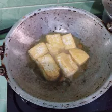 Goreng hingga sedikit berkulit.