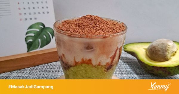 Pengunjung memesan jus alpukat kental coklat susu di kecamatan kota