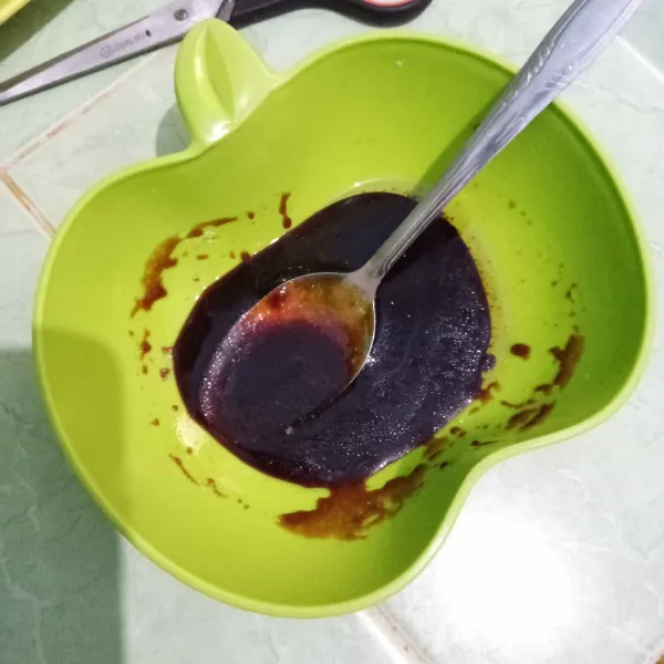 Campur semua bahan saus.