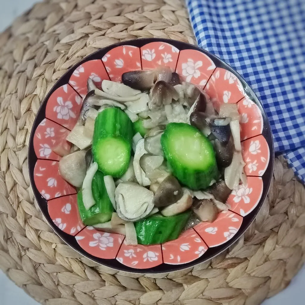 Tumis Jamur Merang dan Gambas