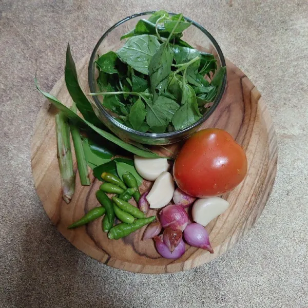 Siapkan bahan bumbu dan cuci bersih.