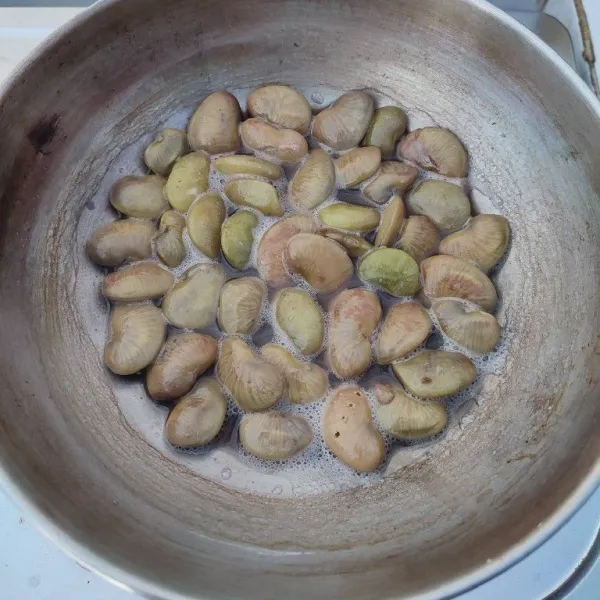 Rebus koro hingga empuk. Tiriskan.