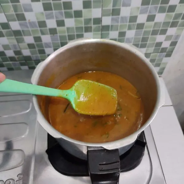 Masak hingga mengental kemudian matikan api.