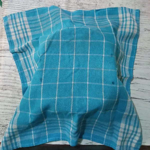 Tutup adonan dengan menggunakan serbet bersih, diamkan selama 1 jam.