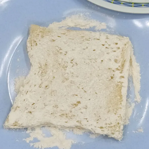 Balur roti ke tepung terigu.
