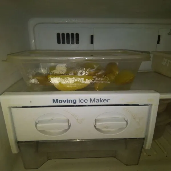 Masukkan dalam wadah tertutup. Bekukan dalam freezer.