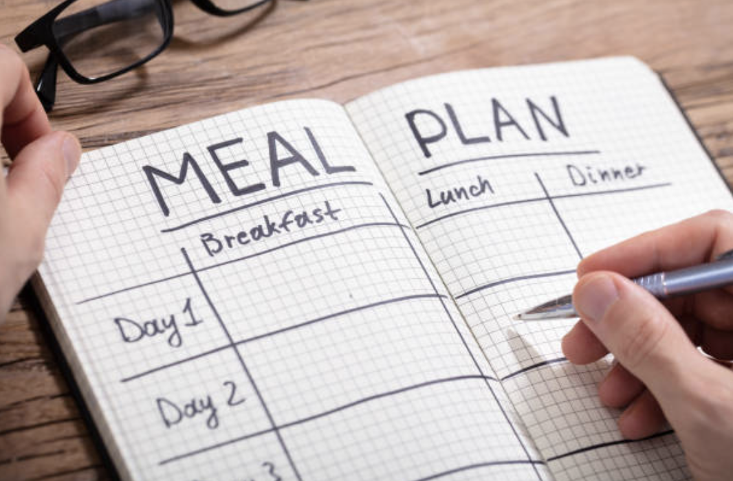 2. Makan secara teratur dan terjadwal