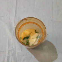 Tambahkan susu cair dingin.