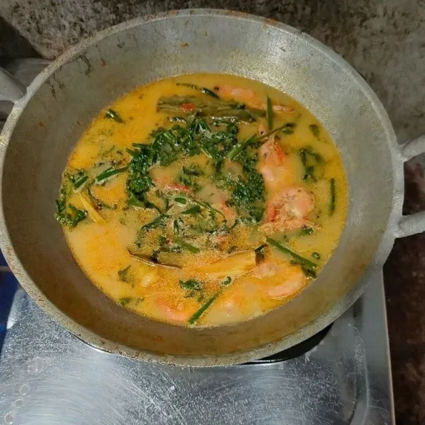 Koreksi rasa. Angkat dan siap disajikan.