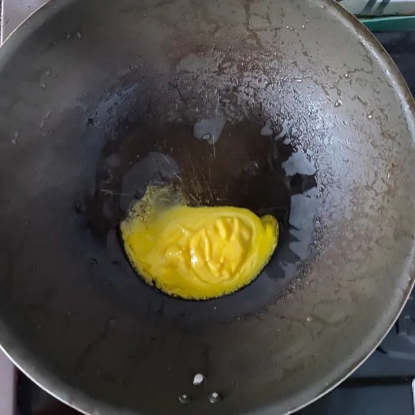 Panaskan 1 sdm margarin