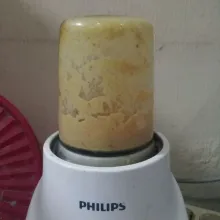 Blender semua baham bumbu halus.