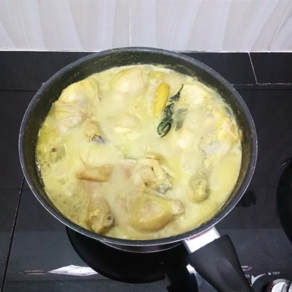 Masak hingga mendidih lalu angkat.