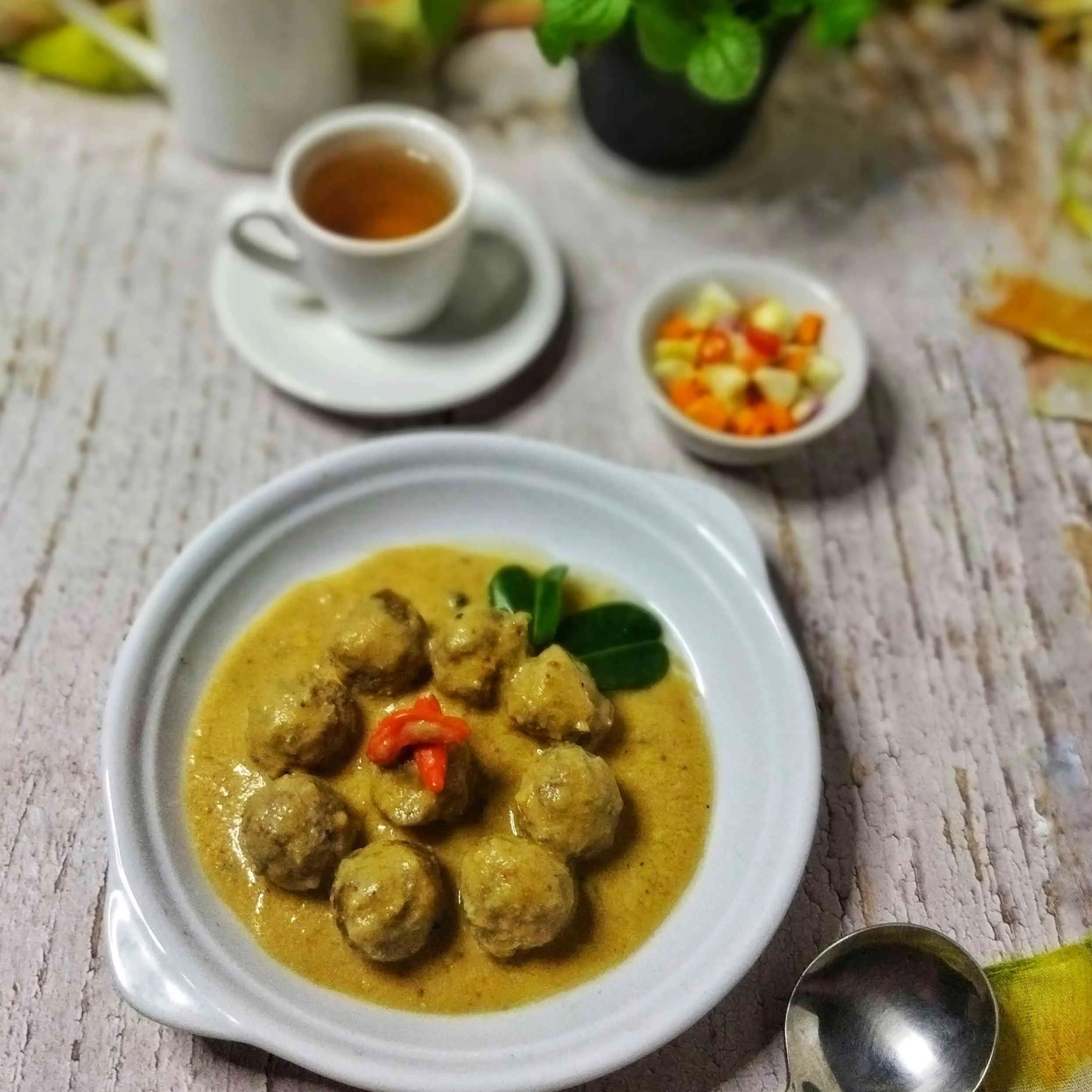 Opor Bola Daging Pedas