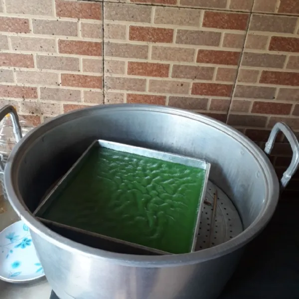 Untuk lapisan terakhir kukus selama 25 menit.