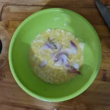 Masukkan bawang, garam dan kaldu.