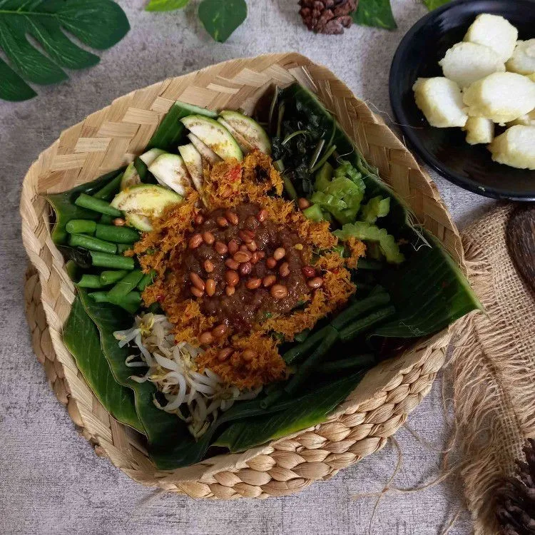 Serombotan makanan khas Bali