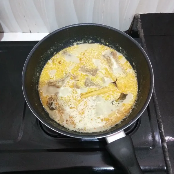 Masak sambil diaduk perlahan hingga mendidih. Lalu angkat.