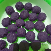 Diamkan pasta sampai suhu ruang lalu ambil 3 gr adonan dan bulatkan, sisihkan.