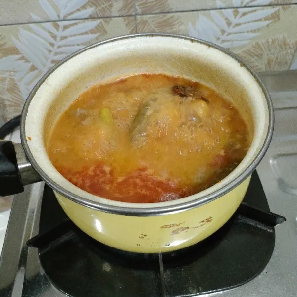 Tambahkan garam, kaldu bubuk, gula merah dan taoco. Masak kembali sampai semua bahan meresap. Koreksi rasa dan siap disajikan.