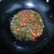 Tumis semua bahan tumis. Tambahkan saus tiram, gula dan garam.