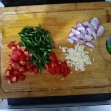 Rajang semua bahan tumis.