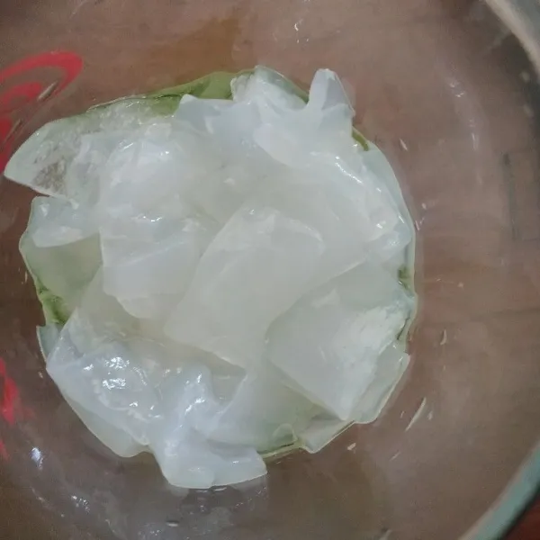 Tambahkan nata de coco.