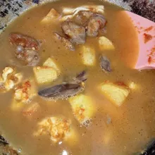 Tuang air, aduk rata, masak selama 25 menit sambil sesekali diaduk.