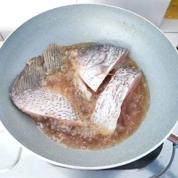 Kemudian goreng hingga matang, tiriskan.