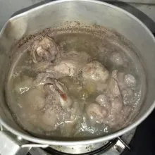 Cuci hati ayam terlebih dahulu kemudian rebus hingga matang, sisihkan.
