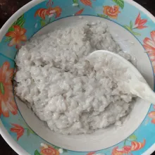 Biarkan sampai santan meresap ke dalam ketan.