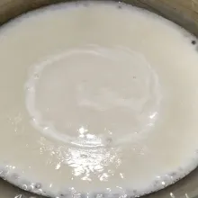 Masak semua bahan cream hingga mengental.