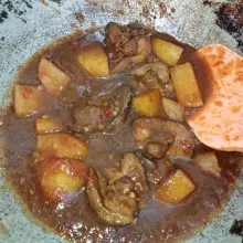 Masak krengsengan hingga air kuah menyusut dan bumbu meresap. Tes rasa dan matikan api, sajikan.