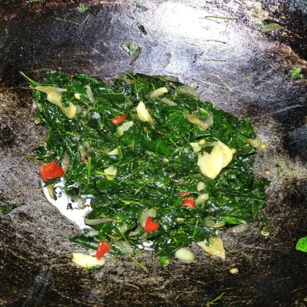 Masak hingga matang, koreksi rasa dan sajikan.