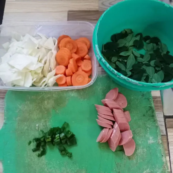 Siapkan bahan yang akan diolah.