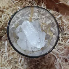 Tambahkan es batu.
