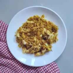 Ayam Suwir Serundeng Bumbu Kunyit